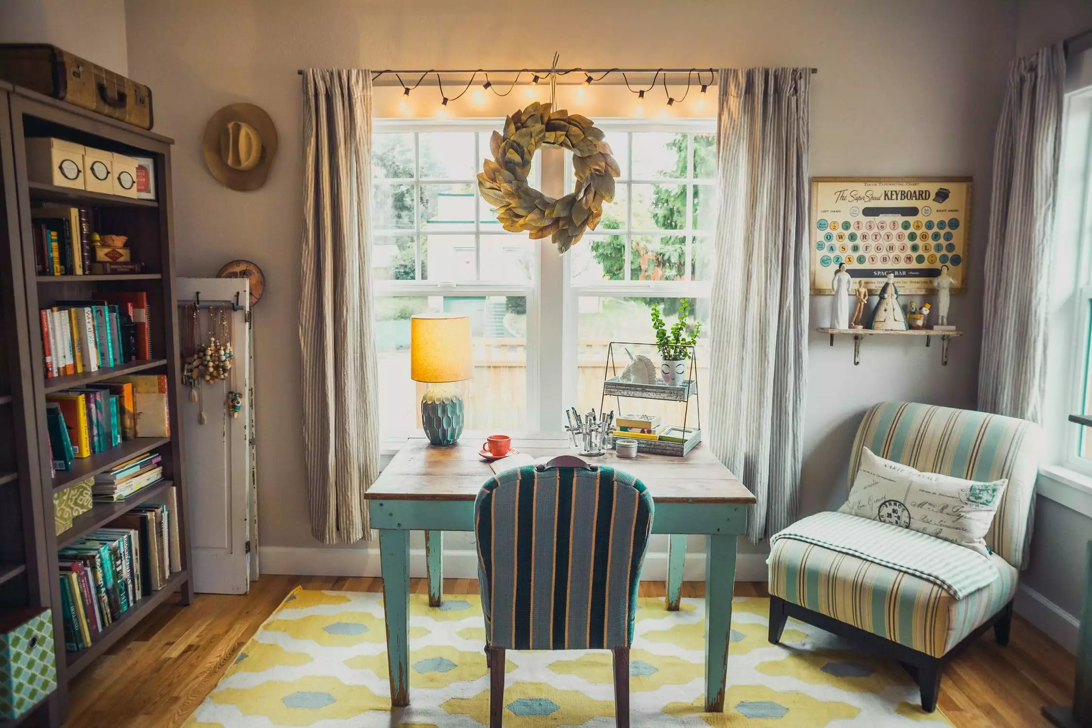8 ways to decorate small home office